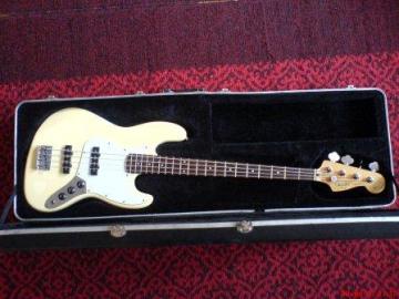 Basgitara Fender Jazz bass