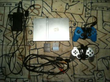 Predam Sony Playstation 2 slim + hry a d