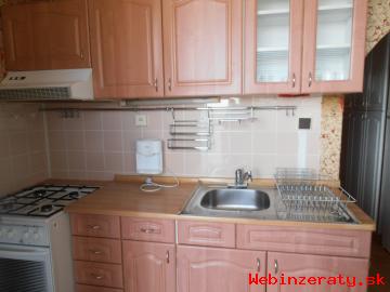 Slnen 3. i. byt s balknom, Poprad. 