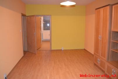 3 izbov byt s balknom, ul.  oltsovej