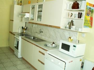 Polyfunkn dom v centre mesta Luenec