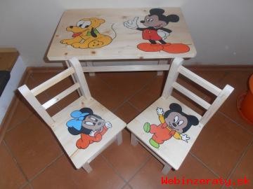 Detský stolík s dvoma stoličkami