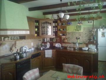 Znen CENA o 6 000 eur. Budova na podn