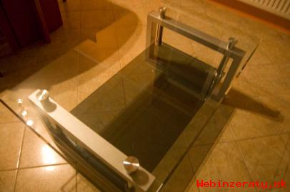 Predm sklenen koferenn stolk