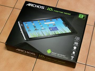 Predam tablet pc Archos 101 8 gb,wifi. .